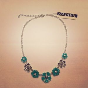NWT Turquoise & Silver Floral Necklace
